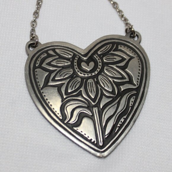 Vintage Marcie USA Sunflower Heart Pewter Necklace - Picture 2 of 10